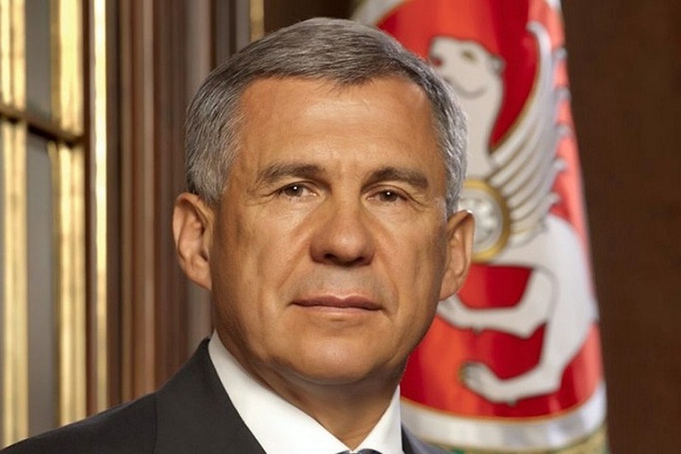 Рустам Минниханов поздравил женщин с праздником