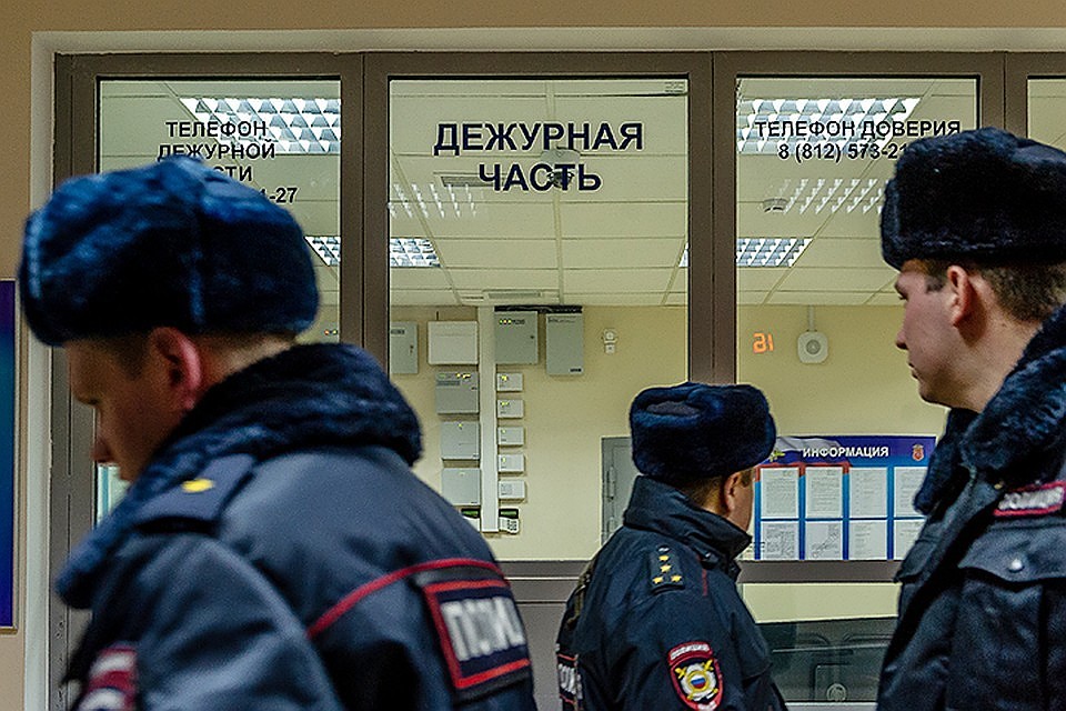 Кемеровская пенсионерка, чтобы помочь родственнику, сняла со счета все деньги и передала незнакомцу