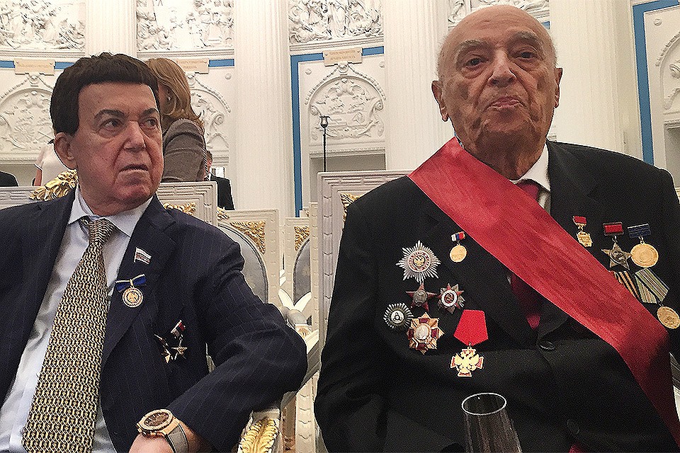 Владимир Этуш и Иосиф Кобзон на приеме в Кремле, июнь 2018 года.