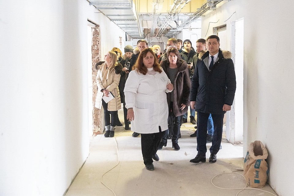 В Дно идет ремонт больницы, завершить его планируют к концу июня 2019 года.
