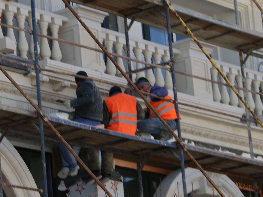 Нелегальных мигрантов нередко нанимают для строительных работ