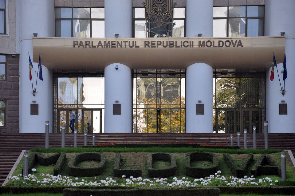 В новый Парламент прошли четыре партии.