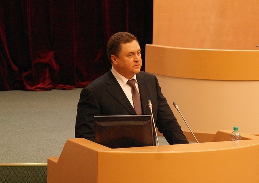 Алексей Прокопенко в бытность главой администрации Саратова. На трибуне в областной думе