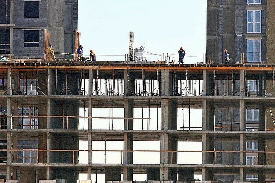 В Новороссийске двое парней погибли при падении строительной люльки