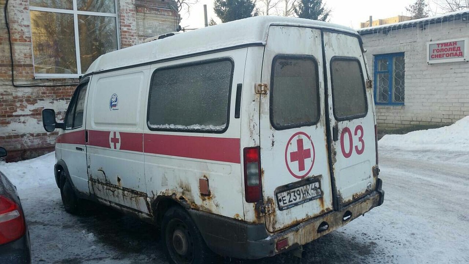 Водитель и 56-летняя пассажирка получили травмы