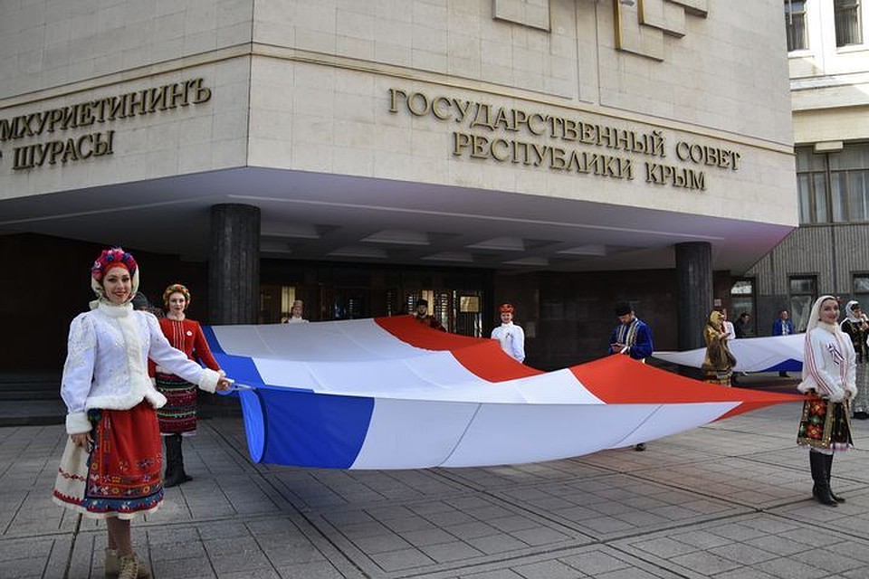 Торжественная часть митинга прошла у Госсовета