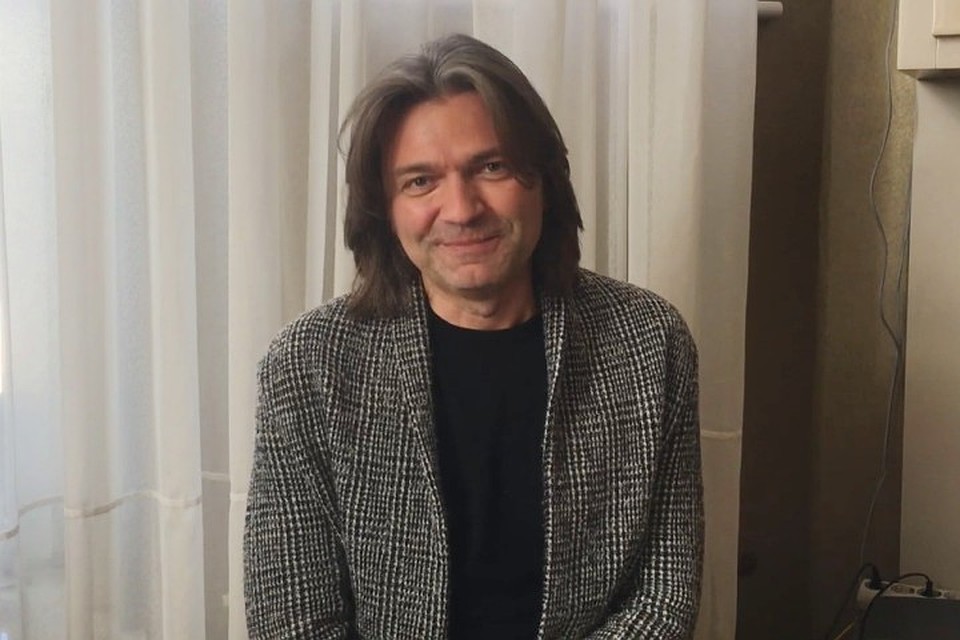 Дмитрий Маликов проведет мастер-классы для юных кузбассовцев. Фото: кадр видео Совета по вопросам попечительства в социальной сфере Кемеровской области.