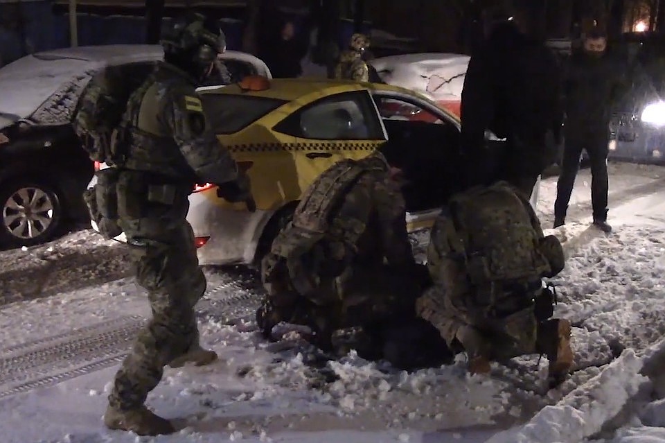 Спецоперация по задержанию банкиров ИГ* прошла в двух городах Дагестана. Фото: СК РФ