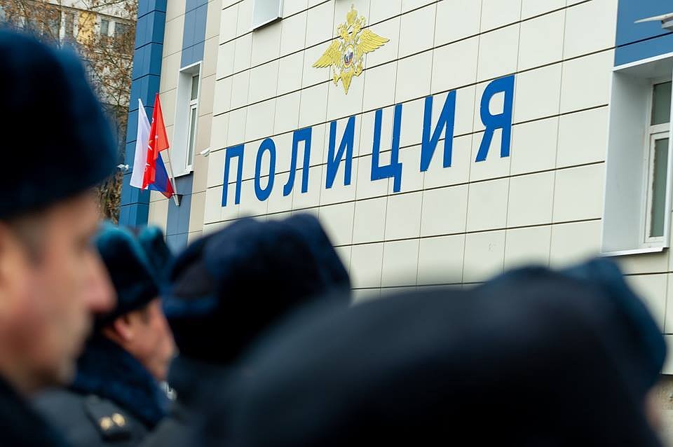 Жительница Пскова может на 5 лет отправиться за решетку за нападение на полицейского.