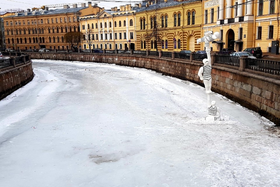Новая скульптура арт-группы "Явь" в Петербурге была сломана через два часа после установки Фото: Арт-группа "Явь"