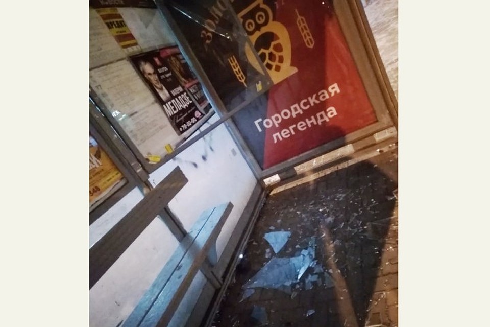 Хулиганы разгромили остановочный павильон в Кемерове. Фото: vk.com, "Инцидент Кемерово"