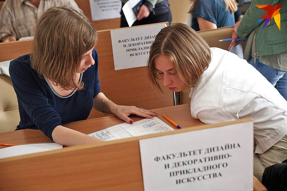 Для абитуриентов начинается горячая пора.