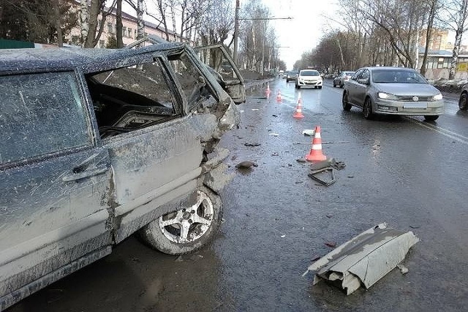 Иномарка подбила учебную "четырнадцатую"