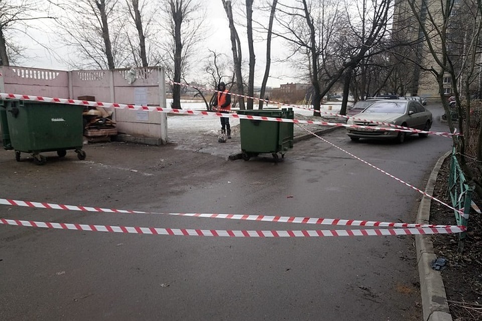 В мусорном баке в Петербурге обнаружили разлитую ртуть Фото: Комитет по природопользованию