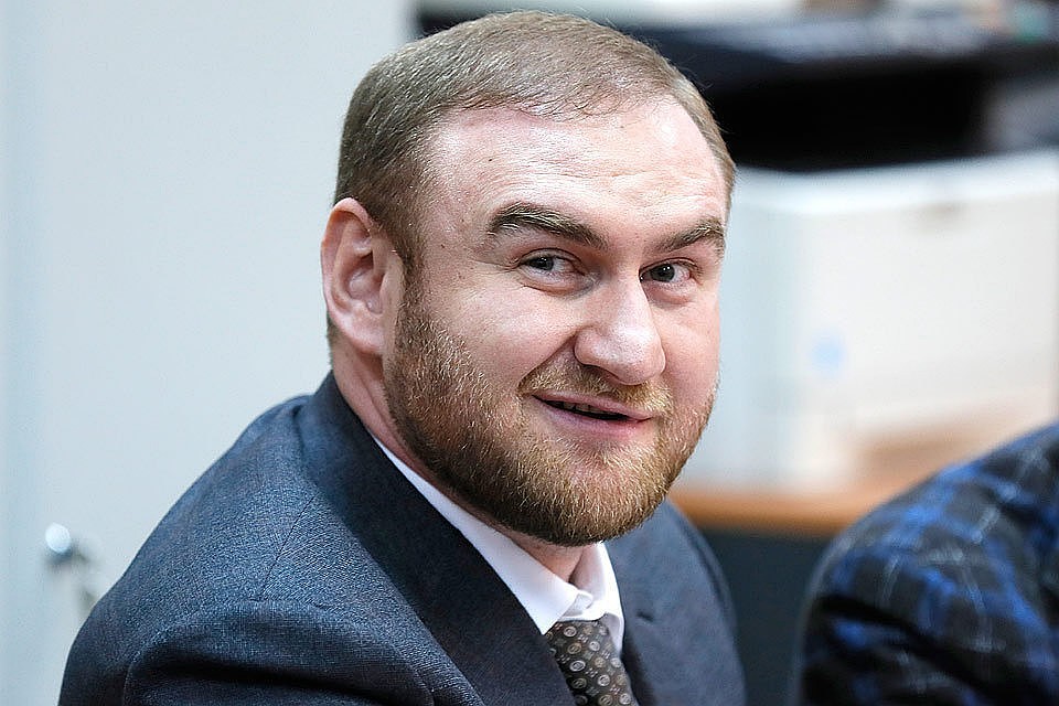 Сенатор Рауф Арашуков на заседании Басманного суда. Фото EPA/ТАСС