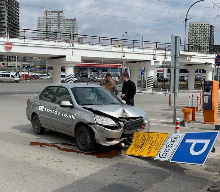 Фото с места ДТП: @rostov_roads, Instagram.