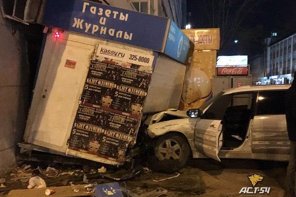 В результате аварии водитель Subaru Forester сломал нос.