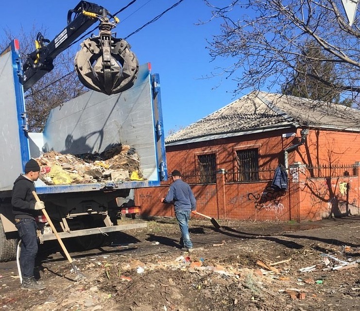 В Ростове прошел субботник