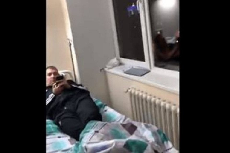 Сергей Сырбу с женой организовали видеэфир из больницы, чтобы доказать, что депутат госпитализирован (Фото: скрин с видео).