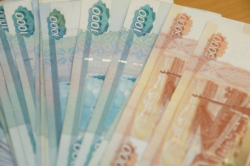 За три дня мужчина выплатил почти 200 тысяч рублей