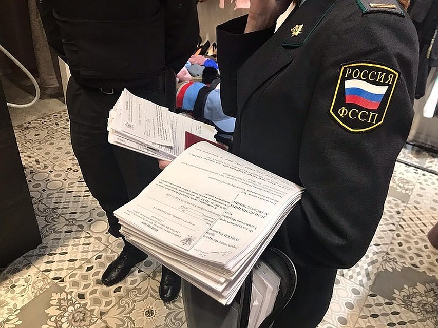 Накопил долги и спрятал машину в соседнем дворе ушлый торговец мебели в ЕАО