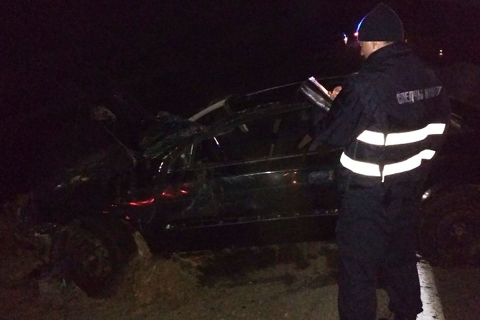 Два человека погибли в автомобиле, который съехал в заполненный водой кювет. Фото: Следственный комитет.