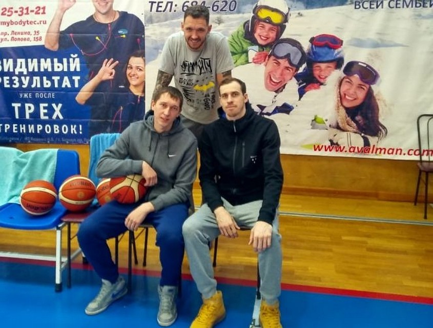 Травмированные игроки "АлтайБаскета" Клим Мускулис и Дмитрий Злобин