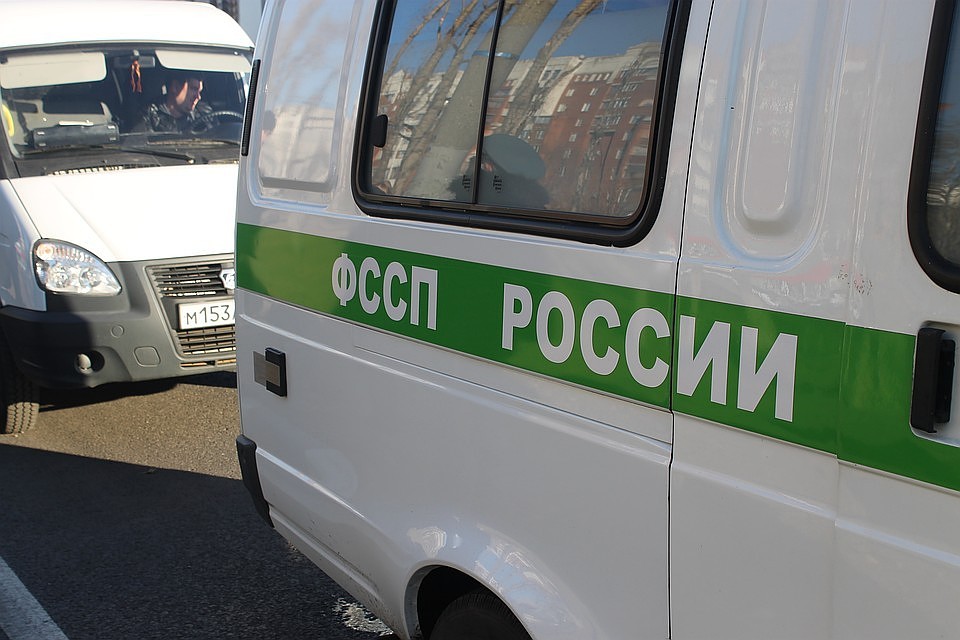 Судебные приставы отыскали машину должника.