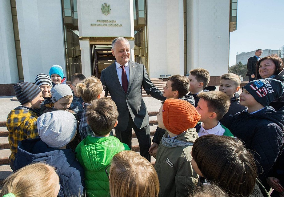 Президент ранее заявлял, что в обновленном здании президентуры регулярно будут проводиться дни открытых дверей.