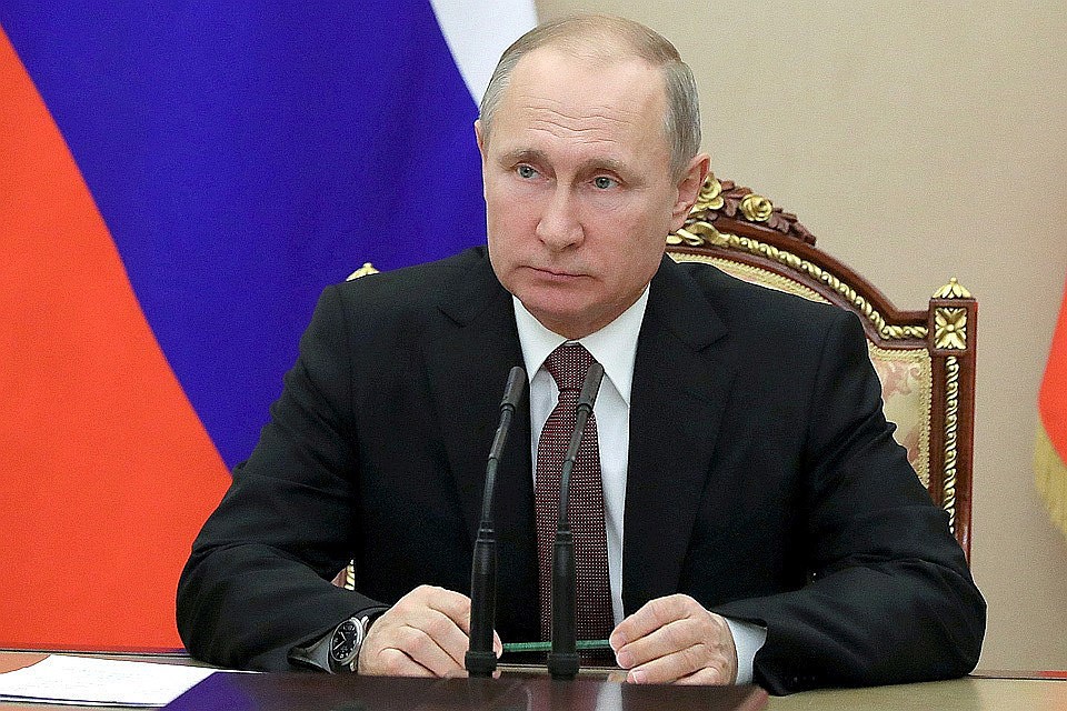 Жители Латвии верят Путину больше, чем Папе Римскому.