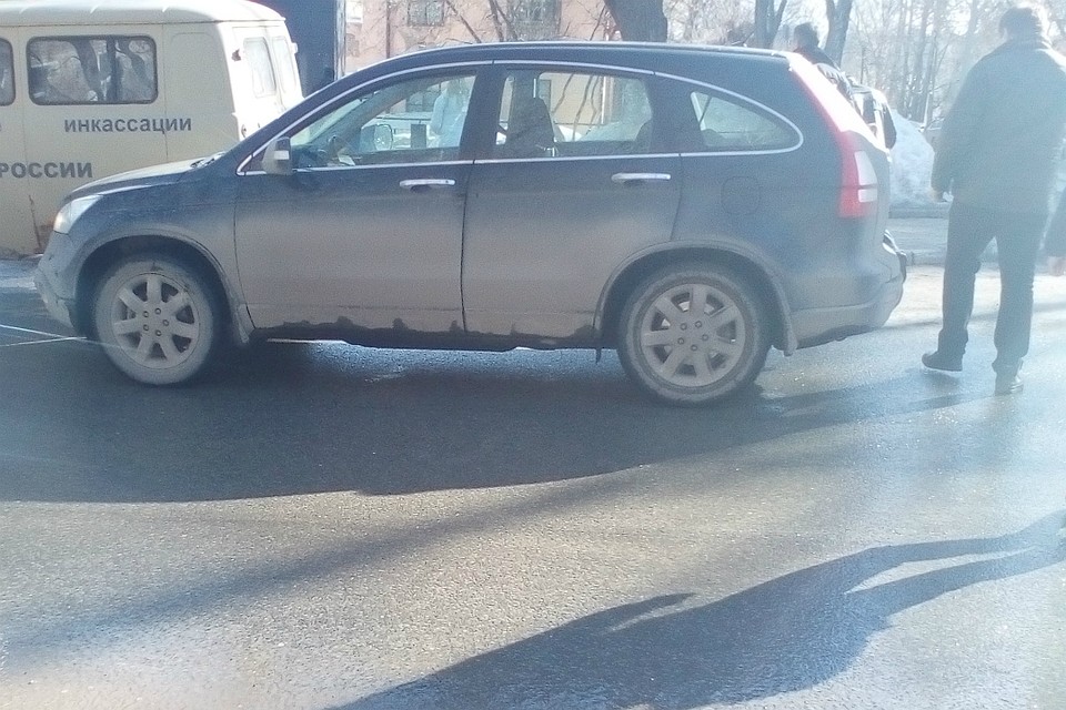 Когда водитель вышел из машины, девочка уже убежала. Фото предоставлено очевидцами