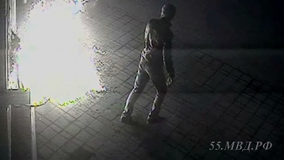 На отчаянный поступок он решился из-за того, что ему отказали в приеме на работу.