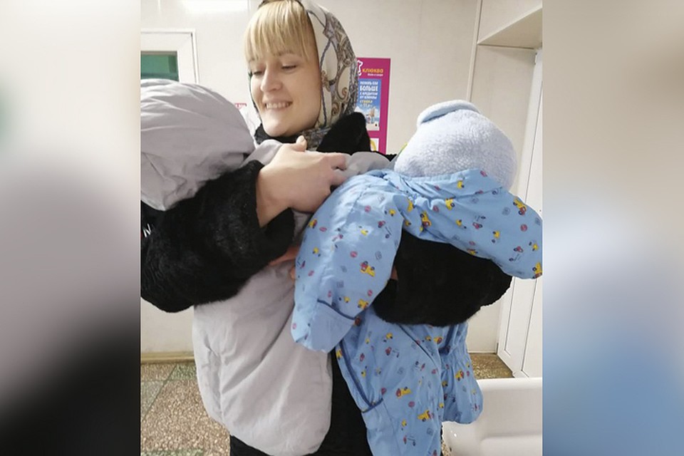 В семье Татьяны Зыряновой в одночасье появились маленькие близнецы и еще два мальчика.