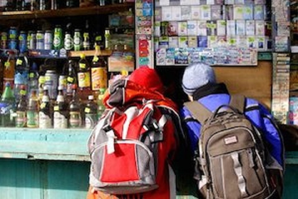 Жительницу Пойковского, не выяснившую возраст покупателя, оштрафовали на 50 тысяч Фото: prokhmao.ru