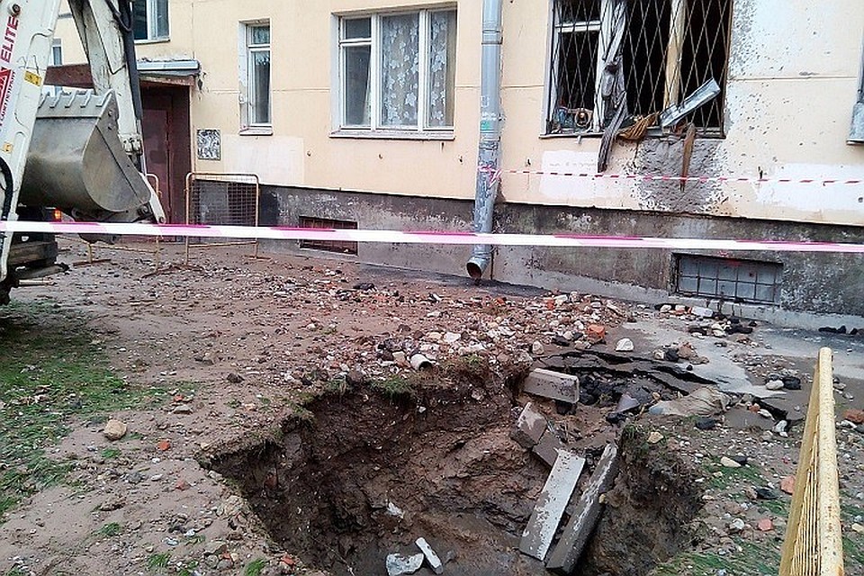 Возле дом на Комсомольской улице прорвало трубу с кипятком, погибла женщина