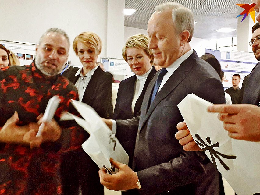 Валерий Радаев порадовался, как выглядит его имя на китайском