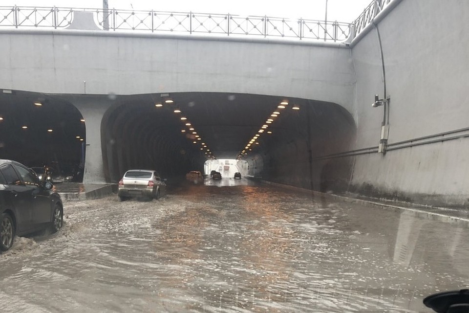 На Московском шоссе затопило тоннель