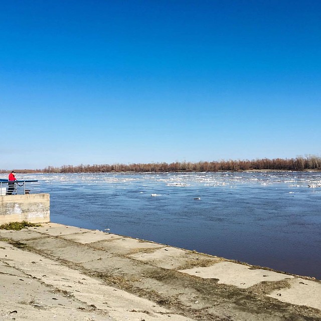 Ледоход на Иртыше в Омске начался на 10 дней раньше
