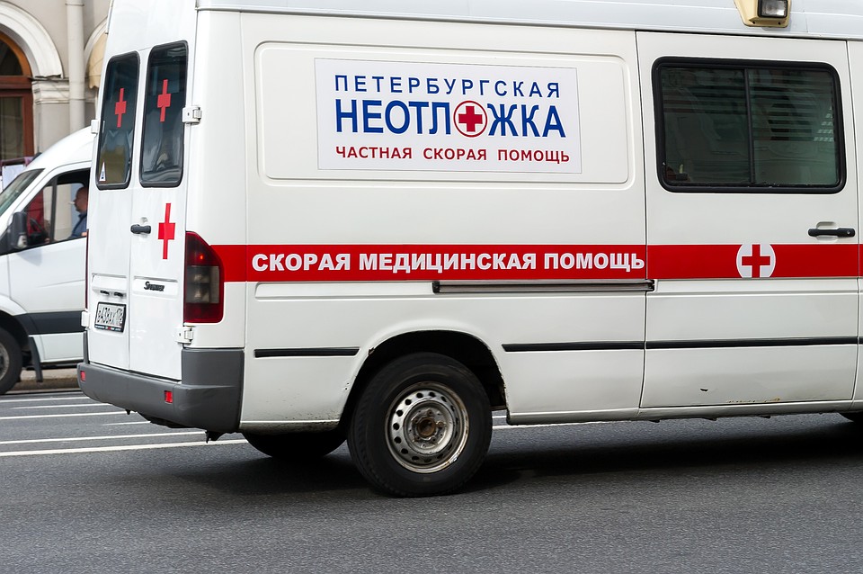 В Петербурге на Васильевском острове "Тойота" сбила девушку