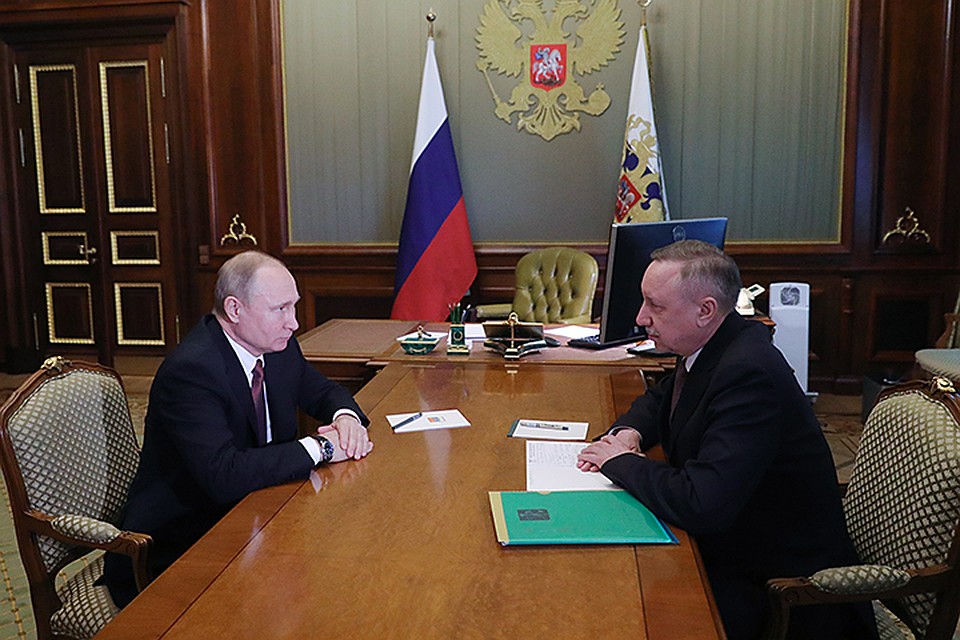 На встрече Владимира Путина с исполняющим обязанности губернатора Санкт-Петербурга Александром Бегловым обсуждались миллиардные инвестиции. Фото: Михаил Климентьев/ТАСС