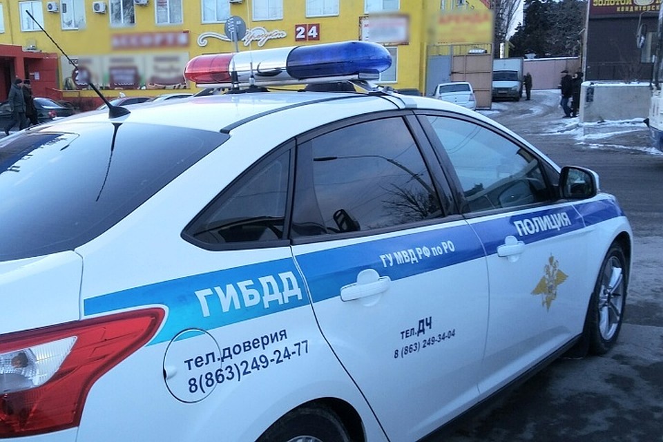 Сотрудники полиции разбираются в обстоятельствах аварии