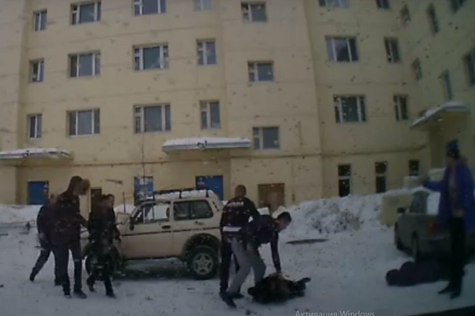 В Надыме после жестокой массовой драки полиция начала проверку Фото: скриншот видео «Злой и добрый надымчанин» vk.com