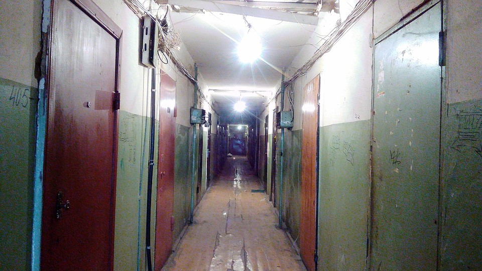 Жители дома несколько днем жаловались на сильный запах. Фото Юлии Иванововй