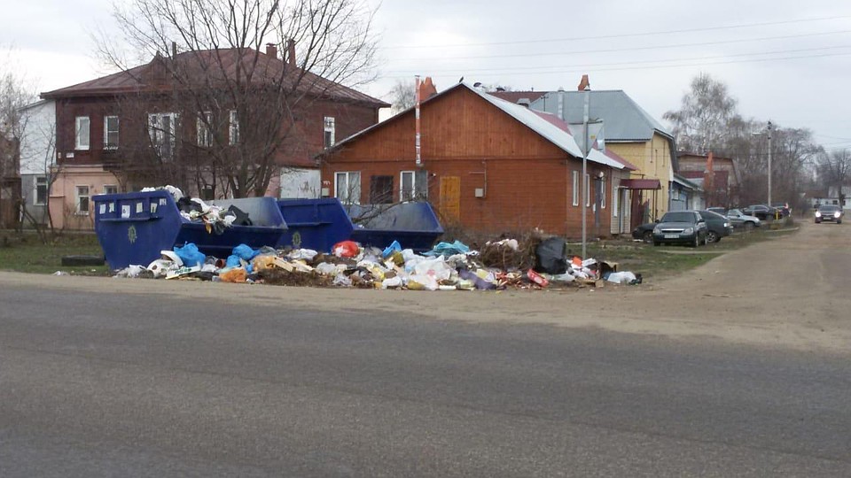Свалки появились по всему городу