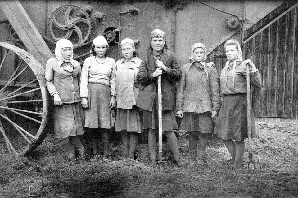 В первые послевоенные годы труд был в основном ручным и очень тяжелым.