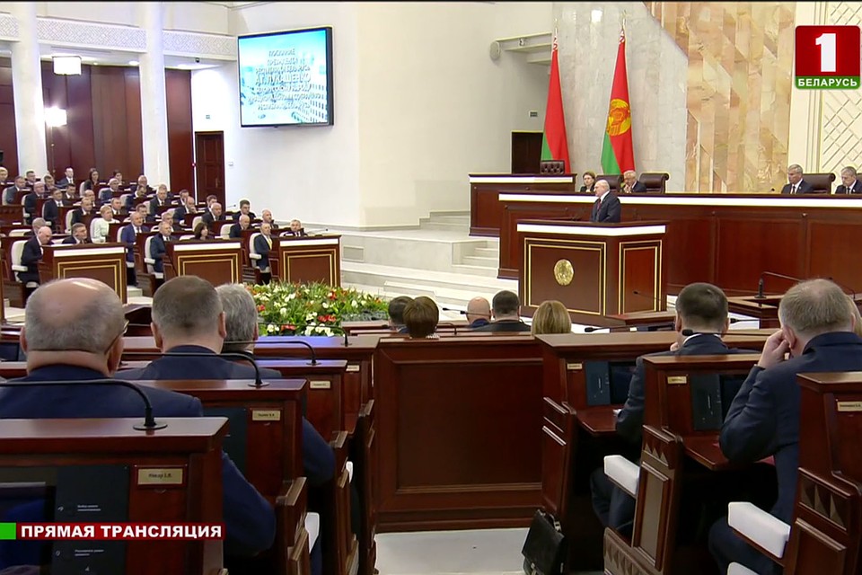 Александр Лукашенко обратился с Посланием к белорусскому народу. Фото: кадр видео / Беларусь 1