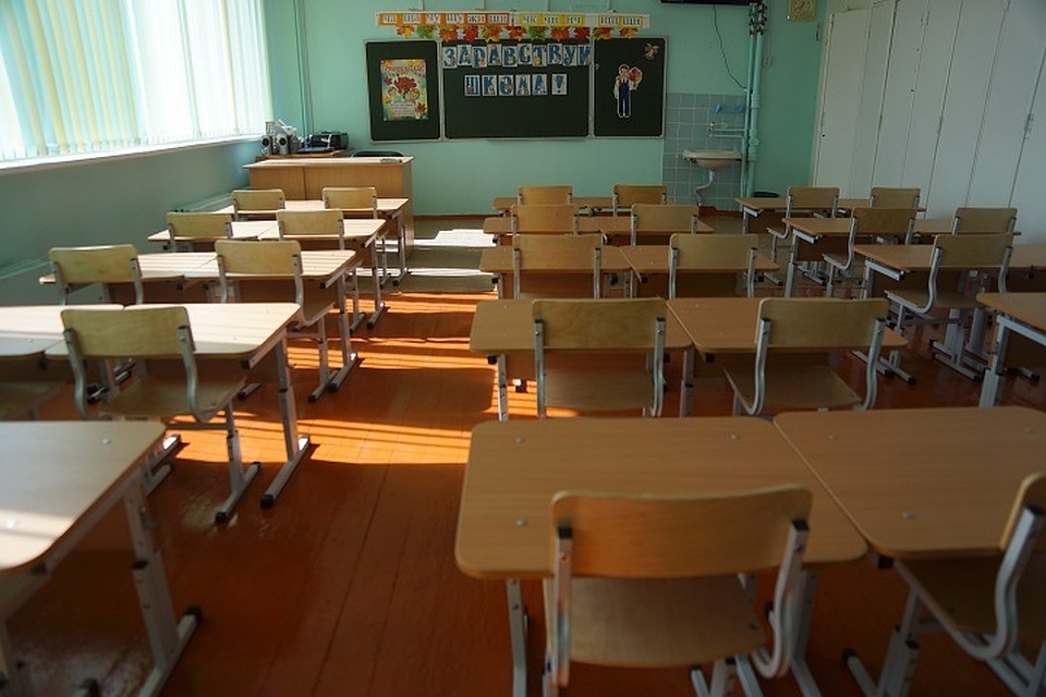 В школе преподаватели берут дополнительные занятия для заработка