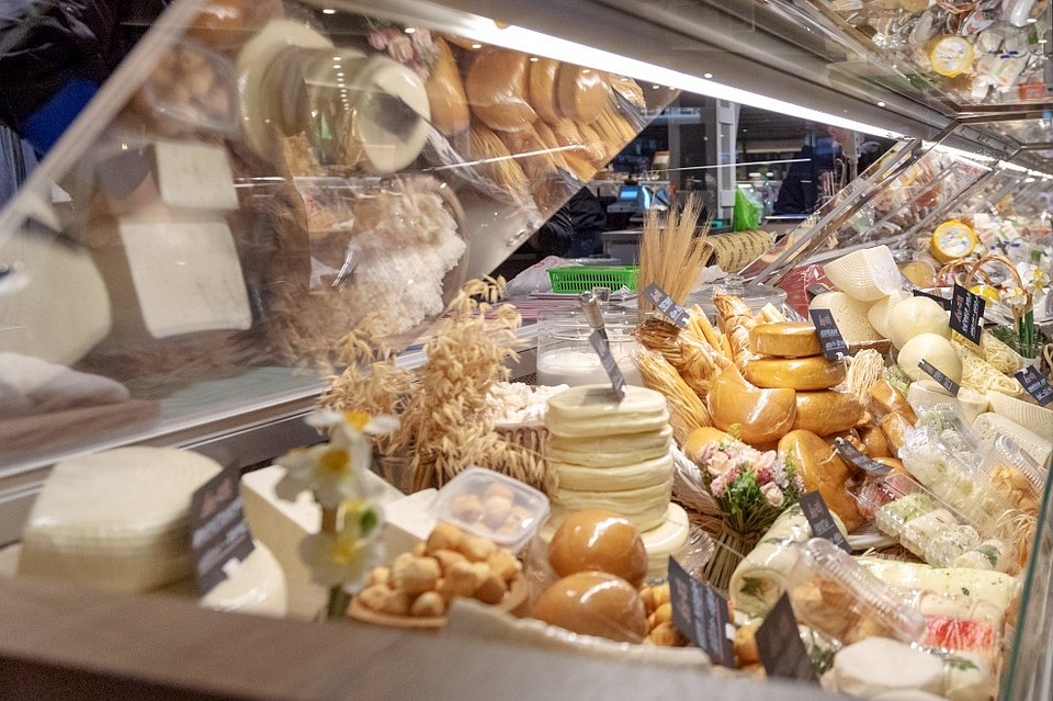 Местные сыровары представят свою продукцию.