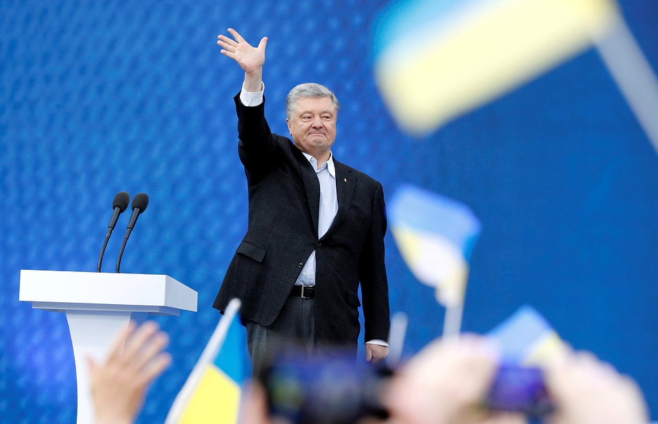 Петр Порошенко перед началом дебатов 19 апреля.