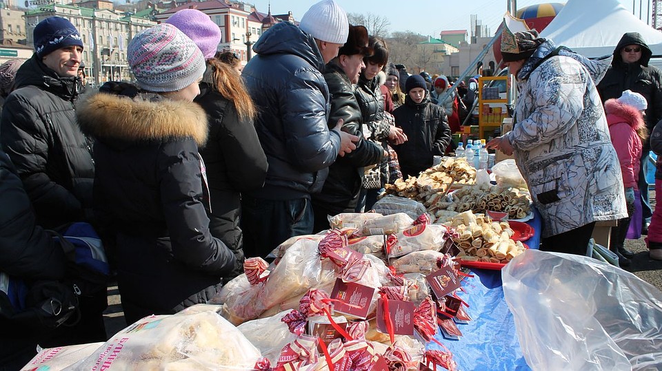 Традиционная торговля на площади